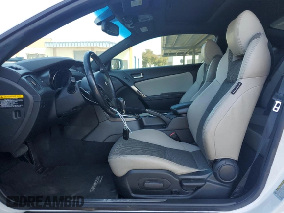2014 Hyundai Genesis Coupe 2.0T z VIN KMHHT6KD0EU119806, wystawiony jako Copart lot #62371915 z przebiegiem 94 220 mil mil oraz Szkoda całkowita • Salvage title. Historia ofert i sprzedaży dostępna na DreamBid. Obrazek 7.