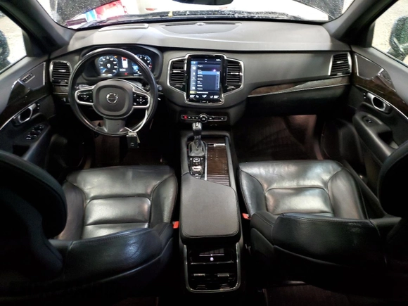2018 Volvo XC90 Momentum z VIN YV4A22PK7J1218088, wystawiony jako Copart lot #58251775 z przebiegiem 169 073 mil mil oraz Tytuł czysty. Historia ofert i sprzedaży dostępna na DreamBid. Obrazek 8.