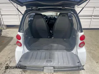2012 Smart fortwo Pure z VIN WMEEJ3BA5CK540092, wystawiony jako Copart lot #57123825 z przebiegiem 59 356 mil mil oraz Szkody całkowita. Historia ofert i sprzedaży dostępna na DreamBid. Obrazek 6.