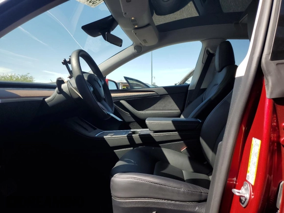 2024 Tesla Model Y с VIN 7SAYGDEDXRF008898, выставлен на аукционе Copart как лот 53741935 с пробегом 15 277 миль миль и Списание • Salvage title. История ставок и продаж доступна на DreamBid. Изображение 7.