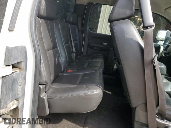 2009 GMC Sierra 2500HD SLE z VIN 1GTHK59K59E125901, wystawiony jako Copart lot #55094295 z przebiegiem 262 201 mil mil oraz Czysty tytuł • Clean title. Historia ofert i sprzedaży dostępna na DreamBid. Obrazek 10.