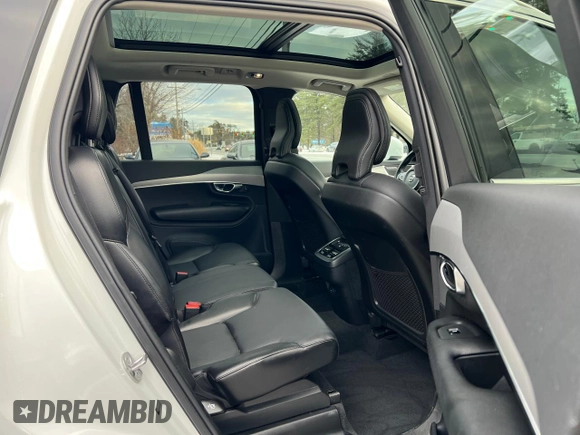 2022 Volvo XC90 Momentum with VIN YV4102PK9N1833740, listed as a Copart auction lot 89215195 with 99,957 mi miles and Clean Title. Bid and sale history available at carsss.com. Image 6.