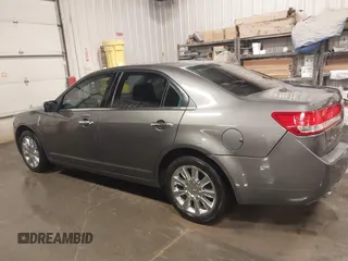 2012 Lincoln MKZ z VIN 3LNHL2GCXCR816462, wystawiony jako IAAI lot #41239544 z przebiegiem 182 083 mil mil oraz . Historia ofert i sprzedaży dostępna na DreamBid. Obrazek 14.