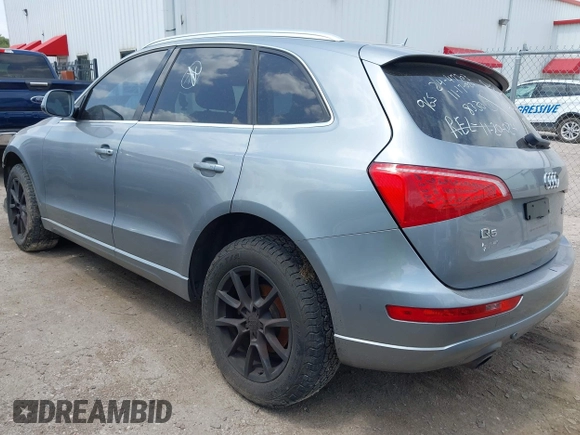 2010 Audi Q5 Premium Plus z VIN WA1LKAFP8AA068330, wystawiony jako IAAI lot #42417289 z przebiegiem 129 880 mil mil oraz . Historia ofert i sprzedaży dostępna na DreamBid. Obrazek 3.