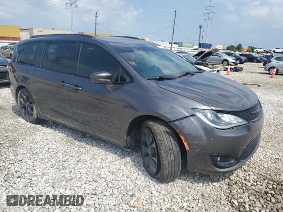 2020 Chrysler Pacifica Touring L with VIN 2C4RC1BG4LR233016, listed as a Copart auction lot 61622595 with 82,709 mi miles and Salvage title. Bid and sale history available at DreamBid. Image 4.
