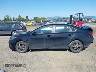 2024 Kia Forte LXS z VIN 3KPF24AD6RE826949, wystawiony jako IAAI lot #42078753 z przebiegiem 13 679 mil mil oraz . Historia ofert i sprzedaży dostępna na DreamBid. Obrazek 14.