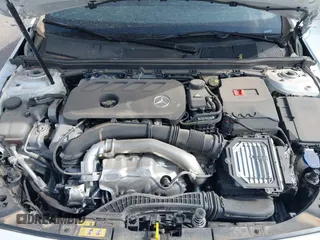 2025 Mercedes-Benz CLA 250 z VIN W1K5J4GB6SN522418, wystawiony jako IAAI lot #42428796 z przebiegiem 14 463 mil mil oraz . Historia ofert i sprzedaży dostępna na DreamBid. Obrazek 10.