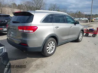 2016 Kia Sorento LX with VIN 5XYPGDA54GG177571, listed as a IAAI auction lot 41889298 with 140,702 mi miles. Bid and sale history available at carsss.com. Image 4.