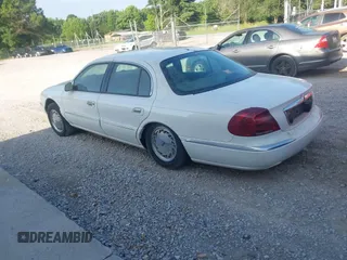 1998 Lincoln Continental z VIN 1LNLM97V1WY602564, wystawiony jako IAAI lot #42333637 z przebiegiem 142 234 mil mil oraz . Historia ofert i sprzedaży dostępna na DreamBid. Obrazek 3.