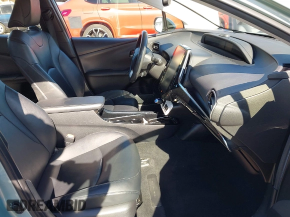2018 Toyota Prius Two with VIN JTDKARFU9J3065238, listed as a IAAI auction lot 41676208 with 267,357 mi miles. Bid and sale history available at carsss.com. Image 5.