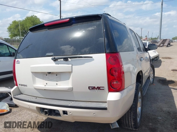 2013 GMC Yukon SLT with VIN 1GKS1CE0XDR276496, listed as a IAAI auction lot 42036042 with 157,047 mi miles. Bid and sale history available at carsss.com. Image 4.