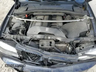 2013 BMW 1 Series 128i z VIN WBAUP9C57DVF46781, wystawiony jako Copart lot #77449004 z przebiegiem 98 551 mil mil oraz Czysty tytuł • Clean title. Historia ofert i sprzedaży dostępna na DreamBid. Obrazek 11.