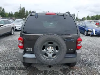 2006 Jeep Liberty Sport z VIN 1J4GL48KX6W164231, wystawiony jako IAAI lot #42247897 z przebiegiem 177 394 mil mil oraz . Historia ofert i sprzedaży dostępna na DreamBid. Obrazek 16.