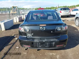 2008 Mazda 3 i Touring z VIN JM1BK32FX81835034, wystawiony jako IAAI lot #42321184 z przebiegiem 164 528 mil mil oraz . Historia ofert i sprzedaży dostępna na DreamBid. Obrazek 17.