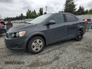2016 Chevrolet Sonic LS z VIN 1G1JA5SHXG4105593, wystawiony jako Copart lot #57433255 z przebiegiem 109 123 mil mil oraz Szkoda całkowita • Salvage title. Historia ofert i sprzedaży dostępna na DreamBid. Obrazek 1.