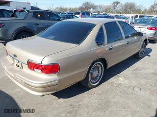 1996 Chevrolet Caprice Classic 1SA Special Value Pkg with VIN 1G1BL52W2TR102066, listed as a IAAI auction lot 41287821 with 276,757 mi miles. Bid and sale history available at carsss.com. Image 4.