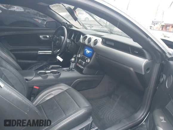 2018 Ford Mustang GT z VIN 1FA6P8CF2J5126231, wystawiony jako IAAI lot #41972432 z przebiegiem 59 402 mil mil oraz . Historia ofert i sprzedaży dostępna na DreamBid. Obrazek 5.