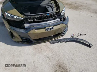 2022 Audi e-tron GT Prestige z VIN WAUDJBFW7N7009179, wystawiony jako Copart lot #53146264 z przebiegiem 17 798 mil mil oraz . Historia ofert i sprzedaży dostępna na DreamBid. Obrazek 12.