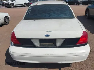 2001 Ford Crown Victoria Police Interceptor z VIN 2FAFP71W21X165218, wystawiony jako IAAI lot #42062199 z przebiegiem 233 978 mil mil oraz . Historia ofert i sprzedaży dostępna na DreamBid. Obrazek 17.