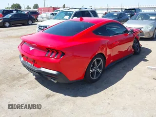 2024 Ford Mustang EcoBoost z VIN 1FA6P8TH8R5146979, wystawiony jako IAAI lot #42017450 z przebiegiem 6 253 mil mil oraz . Historia ofert i sprzedaży dostępna na DreamBid. Obrazek 4.