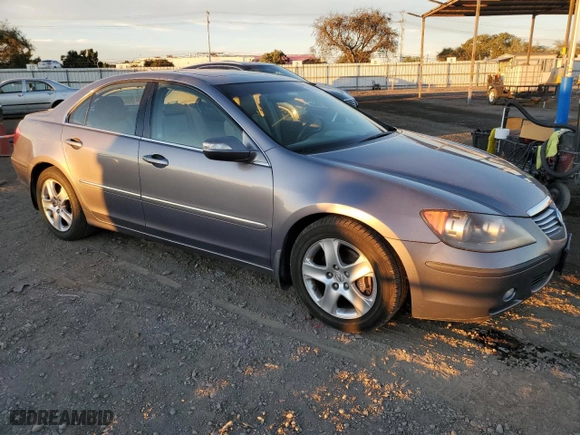 2007 Acura RL with VIN JH4KB16587C000637, listed as a Copart auction lot 82322114 with NaN miles and Salvage Title. Bid and sale history available at carsss.com. Image 4.