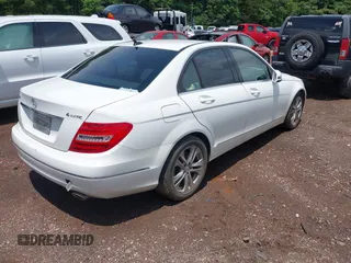 2013 Mercedes-Benz C 300 Sport z VIN WDDGF8AB1DR256537, wystawiony jako IAAI lot #42356297 z przebiegiem 111 496 mil mil oraz . Historia ofert i sprzedaży dostępna na DreamBid. Obrazek 4.