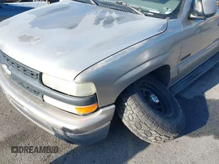 2000 Chevrolet Suburban LS with VIN 3GNEC16T3YG164300, listed as a IAAI auction lot 42003857 with 204,721 mi miles. Bid and sale history available at carsss.com. Image 6.