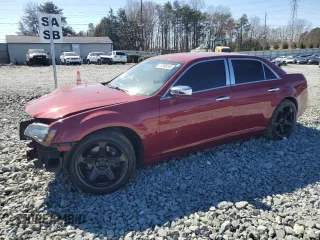 2013 Chrysler 300 C z VIN 2C3CCAET2DH556068, wystawiony jako Copart lot #47098345 z przebiegiem 134 872 mil mil oraz Szkoda całkowita • Salvage title. Historia ofert i sprzedaży dostępna na DreamBid. Obrazek 1.