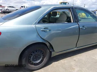 2007 Toyota Camry CE z VIN 4T1BE46K67U694721, wystawiony jako IAAI lot #42196462 z przebiegiem 144 154 mil mil oraz . Historia ofert i sprzedaży dostępna na DreamBid. Obrazek 6.
