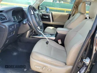 2019 Toyota 4Runner SR5 z VIN JTEBU5JR3K5700930, wystawiony jako Copart lot #61685775 z przebiegiem 67 194 mil mil oraz Szkoda całkowita • Salvage title. Historia ofert i sprzedaży dostępna na DreamBid. Obrazek 7.