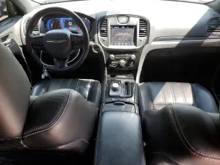2019 Chrysler 300 with VIN 2C3CCABG7KH660334, listed as a Copart auction lot 52579765 with 47,923 mi miles and Salvage Title. Bid and sale history available at carsss.com. Image 8.