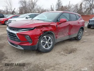 2024 Chevrolet Blazer LT z VIN 3GNKBCR48RS255972, wystawiony jako IAAI lot #41461480 z przebiegiem 8 870 mil mil oraz . Historia ofert i sprzedaży dostępna na DreamBid. Obrazek 2.