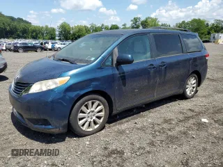 2012 Toyota Sienna LE z VIN 5TDJK3DC1CS038228, wystawiony jako Copart lot #65023615 z przebiegiem 180 891 mil mil oraz Czysty tytuł • Clean title. Historia ofert i sprzedaży dostępna na DreamBid. Obrazek 1.