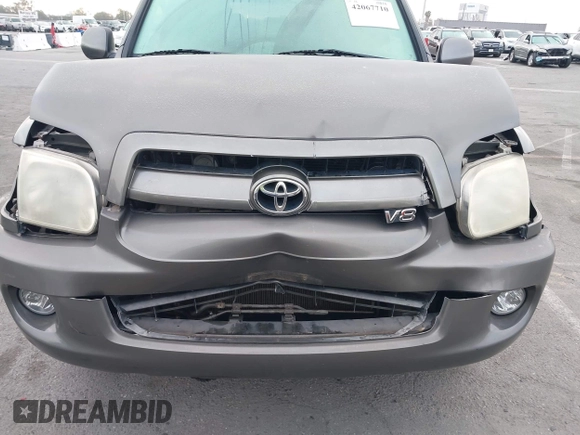2007 Toyota Sequoia SR5 with VIN 5TDZT34A07S296602, listed as a IAAI auction lot 42067710 with 180,685 mi miles. Bid and sale history available at carsss.com. Image 6.