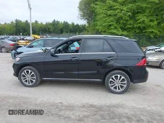 2019 Mercedes-Benz GLE 400 z VIN 4JGDA5GB2KB216941, wystawiony jako IAAI lot #42276714 z przebiegiem 17 992 mil mil oraz . Historia ofert i sprzedaży dostępna na DreamBid. Obrazek 15.