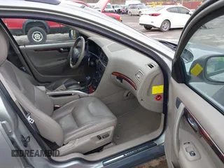 2005 Volvo XC70 with VIN YV1SZ592251196728, listed as a IAAI auction lot 41911635 with 140,228 mi miles and . Bid and sale history available at DreamBid. Image 5.