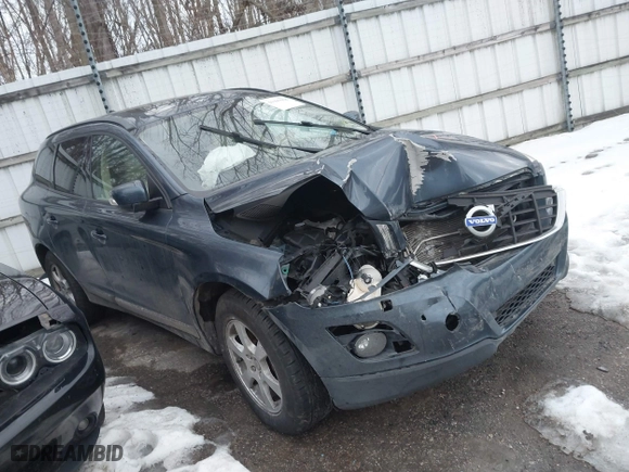 2010 Volvo XC60 3.2L with VIN YV4960DZ2A2064199, listed as a IAAI auction lot 41307658 with 72,194 mi miles. Bid and sale history available at carsss.com. Image 1.