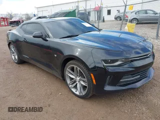 2017 Chevrolet Camaro 2LT z VIN 1G1FD1RS0H0166533, wystawiony jako IAAI lot #41918264 z przebiegiem 68 078 mil mil oraz . Historia ofert i sprzedaży dostępna na DreamBid. Obrazek 1.