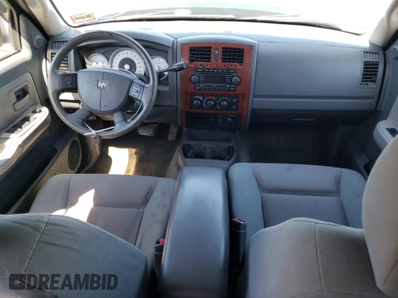 2005 Dodge Dakota SLT z VIN 1D7HW48N05S181997, wystawiony jako Copart lot #50633275 z przebiegiem 127 002 mil mil oraz Szkoda całkowita • Salvage title. Historia ofert i sprzedaży dostępna na DreamBid. Obrazek 8.