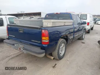 2000 Chevrolet Silverado 1500 LS with VIN 2GCEC19T5Y1385913, listed as a IAAI auction lot 41823096 with 248,219 mi miles. Bid and sale history available at carsss.com. Image 4.