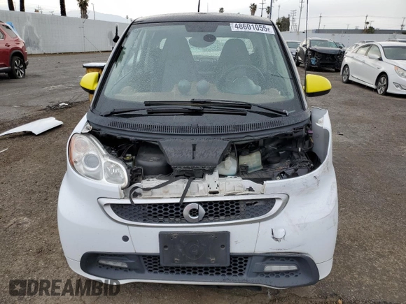 2014 Smart fortwo Pure with VIN WMEEJ3BAXEK745569, listed as a Copart auction lot 48601055 with 114,673 mi miles and Salvage title. Bid and sale history available at DreamBid. Image 5.