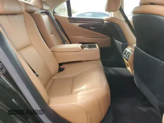 2016 Lexus LS 460 z VIN JTHCL5EF4G5027230, wystawiony jako Copart lot #73202794 z przebiegiem 69 110 mil mil oraz Szkoda całkowita • Salvage title. Historia ofert i sprzedaży dostępna na DreamBid. Obrazek 11.