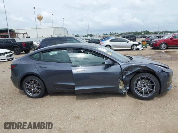 2023 Tesla Model 3 z VIN 5YJ3E1EA1PF642955, wystawiony jako IAAI lot #42121508 z przebiegiem 22 831 mil mil oraz . Historia ofert i sprzedaży dostępna na DreamBid. Obrazek 12.