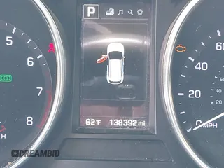 2017 Hyundai Santa Fe 2.4L z VIN 5XYZU3LB7HG438756, wystawiony jako IAAI lot #41480791 z przebiegiem 138 392 mil mil oraz . Historia ofert i sprzedaży dostępna na DreamBid. Obrazek 15.