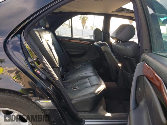 2000 Mercedes-Benz C 230 Kompressor z VIN WDBHA24G4YA799207, wystawiony jako IAAI lot #42010800 z przebiegiem 126 478 mil mil oraz . Historia ofert i sprzedaży dostępna na DreamBid. Obrazek 8.