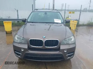 2012 BMW X5 35i z VIN 5UXZV4C51CL749379, wystawiony jako IAAI lot #42494275 z przebiegiem 137 768 mil mil oraz . Historia ofert i sprzedaży dostępna na DreamBid. Obrazek 12.