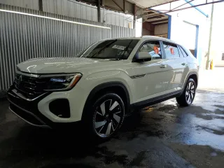 2024 Volkswagen Atlas SE with VIN 1V2WE2CA3RC218312, listed as a Copart auction lot 63518035 with 43,818 mi miles and Clean title. Bid and sale history available at DreamBid. Image 1.