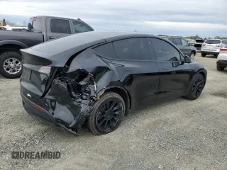 2021 Tesla Model Y Long Range with VIN 5YJYGDEE0MF183109, listed as a Copart auction lot 49760675 with 37,831 mi miles and Salvage Title. Bid and sale history available at DreamBid. Image 3.