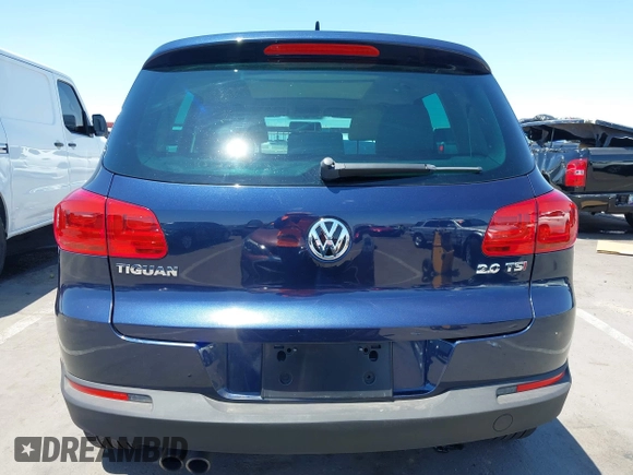 2015 Volkswagen Tiguan SE with VIN WVGAV7AX8FW595806, listed as a IAAI auction lot 42644395 with 51,638 mi miles and . Bid and sale history available at DreamBid. Image 17.