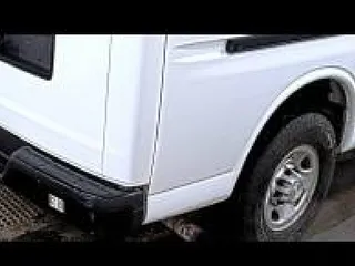 2017 Chevrolet Express Cargo z VIN 1GCWGAFF3H1158281, wystawiony jako IAAI lot #42566227 z przebiegiem 212 348 mil mil oraz . Historia ofert i sprzedaży dostępna na DreamBid. Obrazek 25.